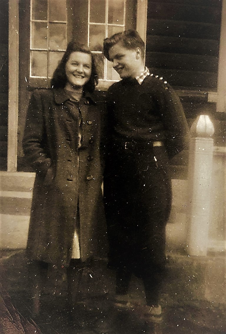 It is not uncommon for good relationships to be established. Here we see Ruth Goplen and Bjarne Asheim. Good days!