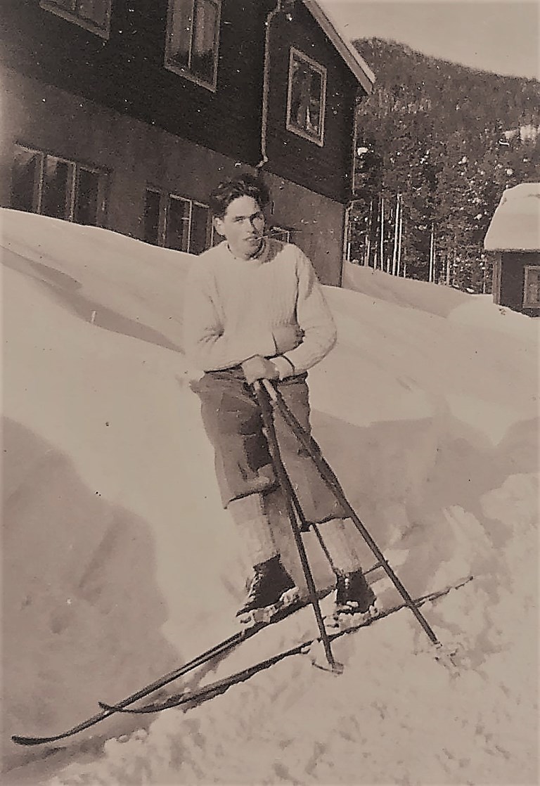 Bjarne Glimsdal in a white knitted sweater. This was the only sweater that Bjarne owned. At that time, it took personal effort to acquire such a sweater. He traveled by bus, train and even on foot up to Gudbrandsdalen, which was a valley rich in sheep with lots of wool. He filled his backpack with enough wool for a sweater! His grandmother carded and spun the wool, and an unknown girl knitted the sweater for Bjarne. We are of course interested in who this girl is!