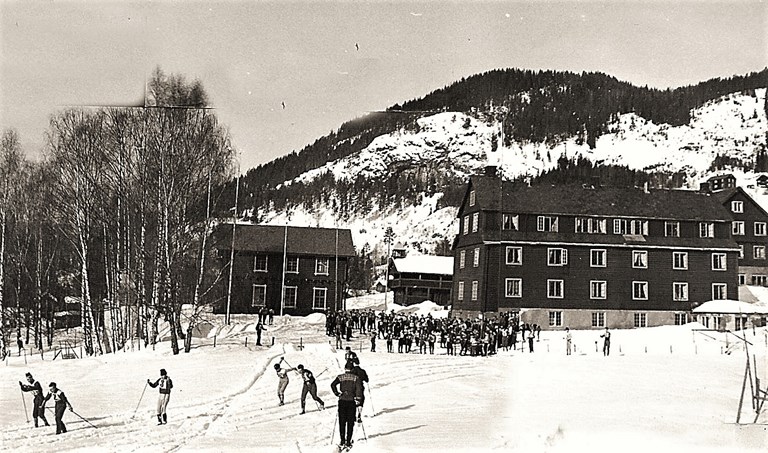 Valdres Folk High School has chosen to retain its distinctive character with a wooden/timber look that gives an atmosphere from Asbjørnsen & Moe's fairy tales.